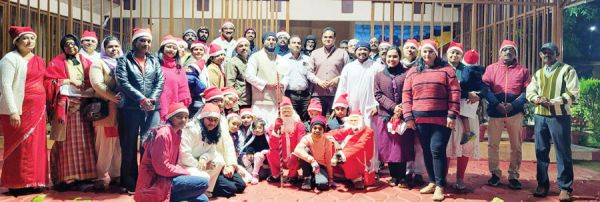 क्रिसमस की खुशियों की दस्तक, कैरोल गीतों से घर-घर बिखेरा प्रेम और भाईचारे का संदेश