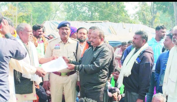 3 माह में समस्याओं के समाधान के आश्वासन के बाद चक्काजाम समाप्त