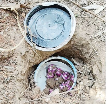 दो बम बरामद, किया नष्ट