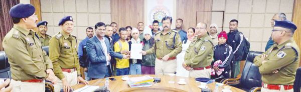 30 नए आरक्षकों को एसएसपी ने सौंपा नियुक्ति पत्र