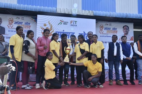 सांसद खेल महोत्सव के विजेता पुरस्कृत