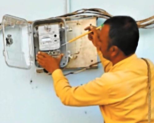 बिना नोटिस काटी किसानों की बिजली, बढ़ा आक्रोश