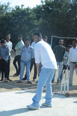 पालिकाध्यक्ष ने किया भोरिंग में क्रिकेट स्पर्धा का शुभारंभ