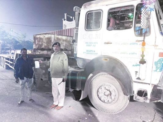 नशे में वाहन चलाने, नो-एंट्री उल्लंघन पर पुलिस सख्त, लगातार चेकिंग 