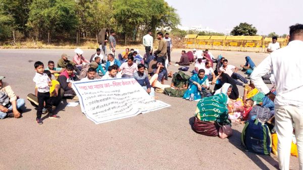 सीएएफ भर्ती 7 वर्ष से लंबित, वेटिंग लिस्ट के अभ्यर्थियों का सपरिवार पीएचक्यू के सामने प्रदर्शन