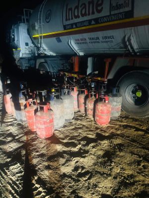  चिंवराकुटा में गैस सिलेंडरों  की रिफिलिंग , रिपोर्ट दर्ज