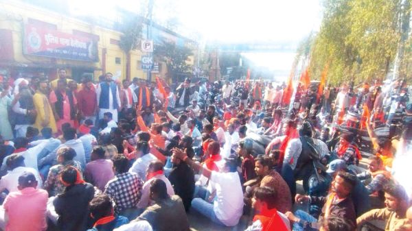 मॉल के उपद्रवियों को छुड़ाने बजरंग दल ने जीई रोड घेरा