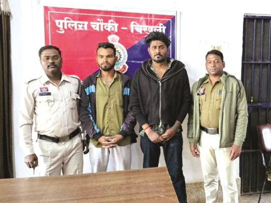 शराब पीने पैसों की मांग करते मारपीट, फरार दो आरोपी गिरफ्तार