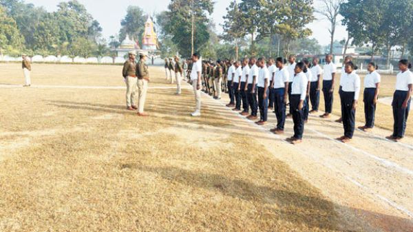  रक्षित केंद्र बलरामपुर में जनरल परेड आयोजित, एसपी ने लिया अनुशासन व फिटनेस का जायजा