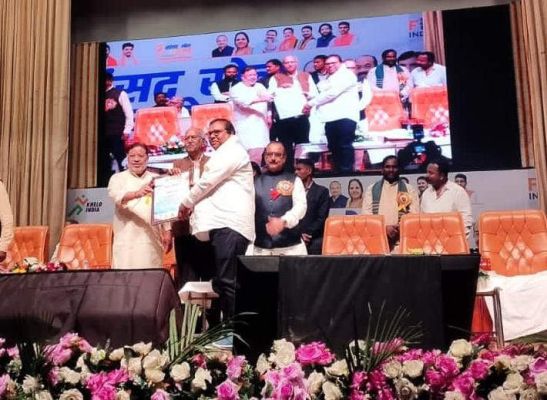 रायपुर लोकसभा सांसद खेल महोत्सव में हेमंत खुटे का सम्मान