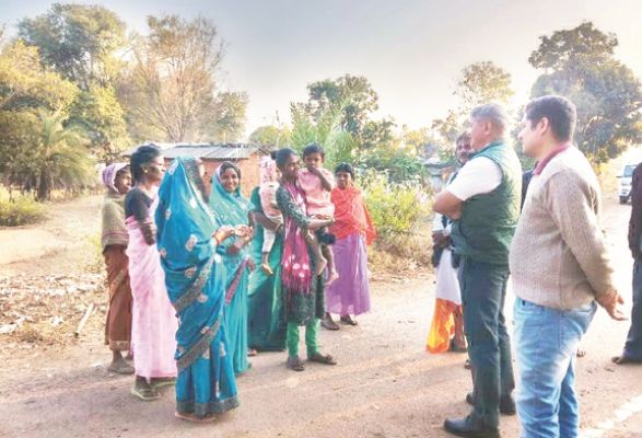 नक्सल प्रभावित क्षेत्रों का एसपी ने किया निरीक्षण