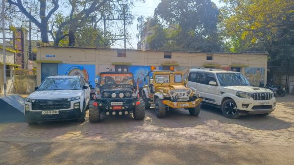 सडक़ में स्टंट करते आधा दर्जन वाहनों पर कार्रवाई