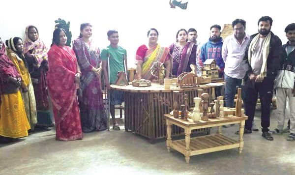 अध्यक्ष राजपूत जिले के हस्तशिल्पियों से हुई रूबरू