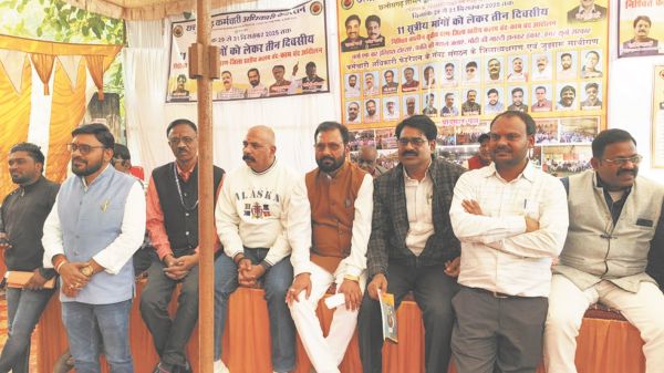 अधिकारी-कर्मचारी फेडरेशन मांगों को लेकर हड़ताल पर, दफ्तरों में सन्नाटा