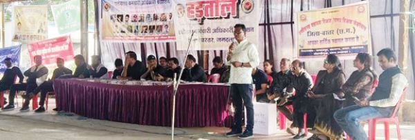 मोदी की गारंटी लागू करने दूसरे दिन भी हड़ताल जारी