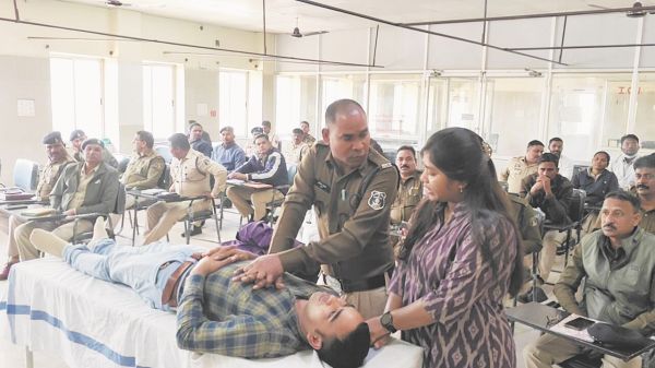 आपातकाल परिस्थितियों से निपटने जवानों ने लिया प्रशिक्षण