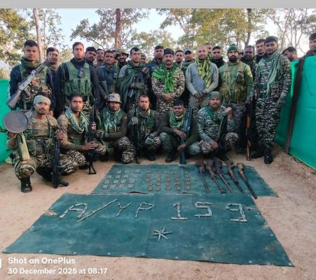 नक्सलियों के डंप हथियार व गोला-बारूद बरामद
