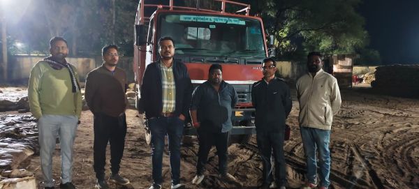 राइस मिल का एक ट्रक धान आधी रात खरीदी केंद्र में उतरा, नायब तहसीलदार ने ताला तुड़वाकर तस्करी को किया नाकाम