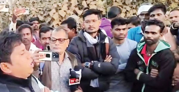 ग्रामीणों ने कोंडागांव-नारायणपुर मार्ग किया जाम, उड़ती धूल से जनजीवन प्रभावित