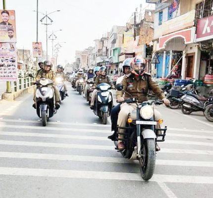 राष्ट्रीय सडक़ सुरक्षा माह शुरु: हेलमेट रैली व यातायात जागरूकता रथ को दिखाई झंडी