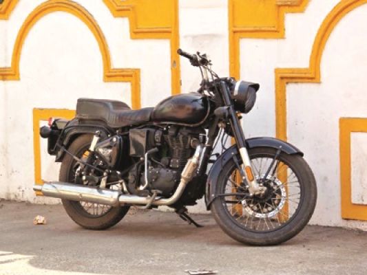 बाइक चोर नाबालिग गिरफ्तार,बुलेट जब्त