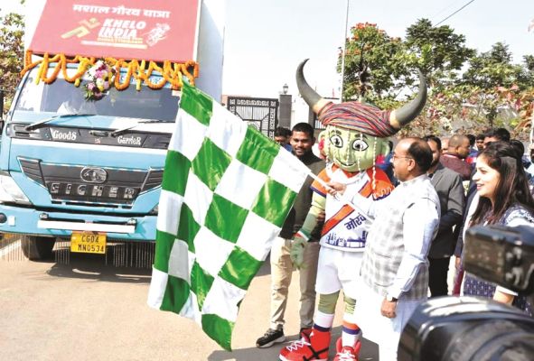 नेशनल ट्राइबल गेम्स फरवरी में साव ने मशाल गौरव यात्रा को दिखाई हरी झंडी