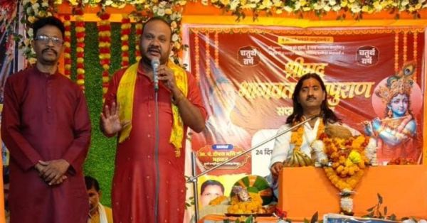 जिपं सदस्य ने किया व्यासपीठ को नमन