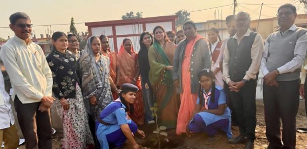 प्रज्ञा की पहल : केक की जगह मिट्टी और मोमबत्तियों की जगह धूप