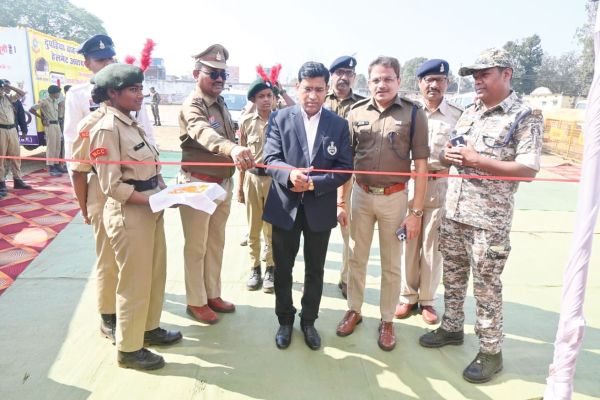 फीता काटकर राष्ट्रीय सडक़ सुरक्षा माह का उद्घाटन