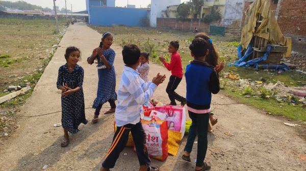 छेरछेरा माई कोठी के धान ला हेर हेरा...