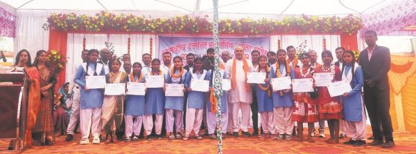  वार्षिकोत्सव में विद्यार्थियों ने दी रंगारंग कार्यक्रमों की प्रस्तुति