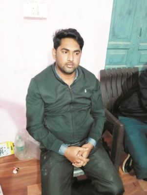 बाबू 1 लाख की रिश्वत लेते गिरफ्तार