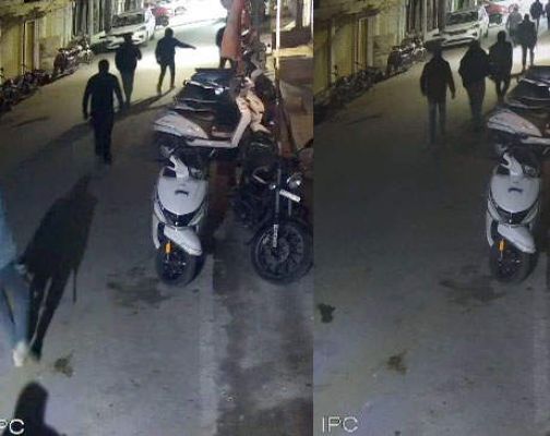 नवापारा में आधी रात नकाबपोशों की दहशत, सीसीटीवी फुटेज से मचा हडक़ंप, पुलिस ने अफ वाहों से बचने की अपील