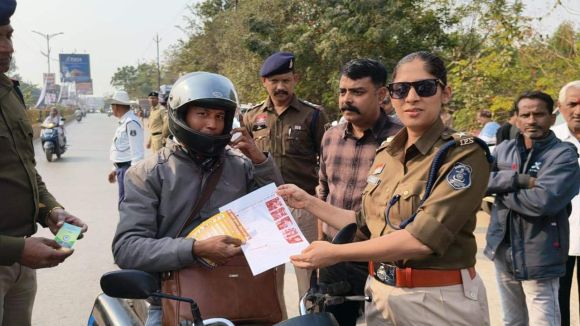 राष्ट्रीय सडक़ सुरक्षा माह: बलौदाबाजार में यातायात जागरूकता कार्यक्रम