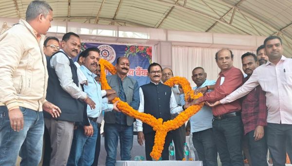 कॉपरेटिव बैंक अध्यक्ष निरंजन सिन्हा का मगरलोड में भव्य स्वागत