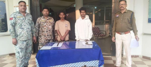 तलवारनुमा हथियार लहराने  वाले दो युवक गिरफ्तार