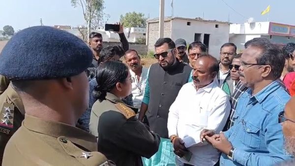 नांदगांव के धर्मापुर में मतांतरण को लेकर बवाल,  अवैध रूप से मिशन आश्रम चलाने का आरोप