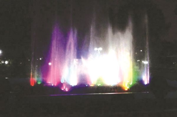 ऊर्जा पार्क में रंग-बिरंगे म्यूजिकल फाउंटेन की बिखरी मोहक छटा