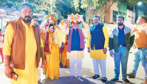 कलश यात्रा के साथ भागवत कथा शुरू