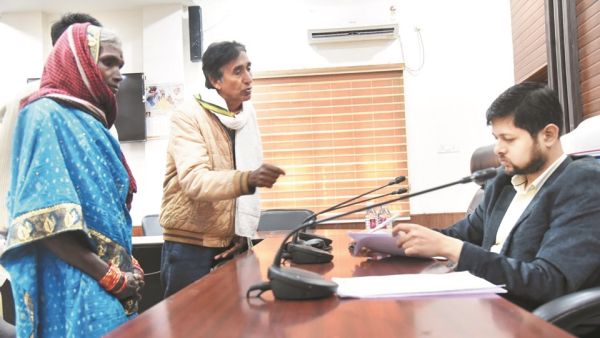 जनदर्शन : सडक़ पर अवैध रूप से फल विक्रेताओं   के दुकान लगाने से आवागमन में हो रही दिक्कत