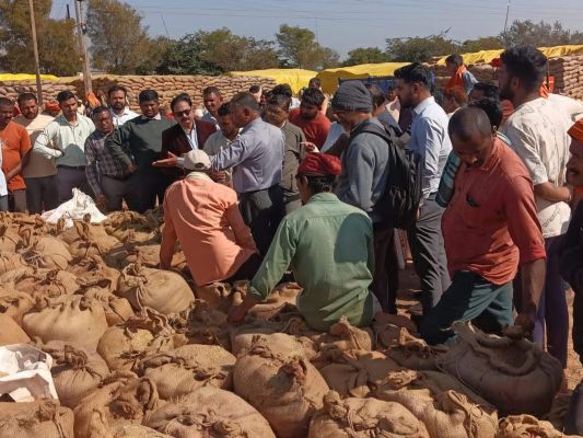 धान उपार्जन केंद्र गाड़ाडीह में गड़बड़ी, 10 हजार बोरे जब्त