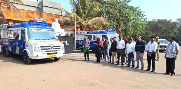 कलेक्टर ने मेडिकल यूनिट वाहनों को झंडी दिखा किया रवाना