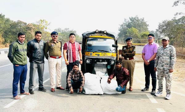 ऑटो से तस्करी, 15 आरोपियों से सवा क्विंटल गांजा जब्त