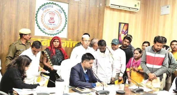 कलेक्टर ने सुनी जनसामान्य की समस्याएं