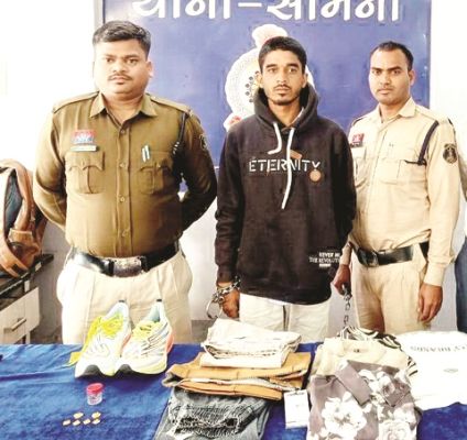 सोने की पत्ती व नगदी रकम चोरी के आरोपी गिरफ्तार