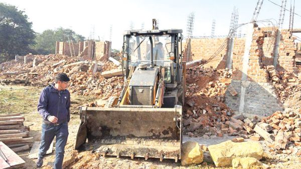 गोकुल नगर, सिमरन सिटी फेज -5 में बने 20 अवैध मकानों पर बुलडोजर