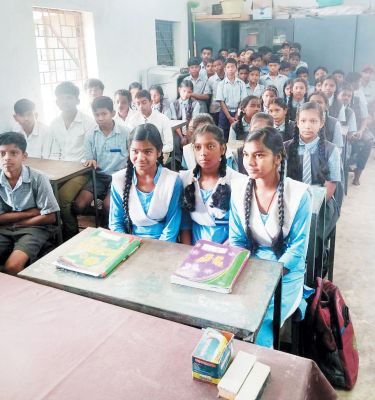 राष्ट्रीय सडक़ सुरक्षा माह : स्कूल में विद्यार्थियों को यातायात नियमों की दी जानकारी