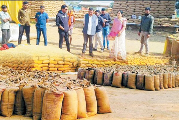 विधायक ने धान खरीदी केन्द्रों का किया निरीक्षण