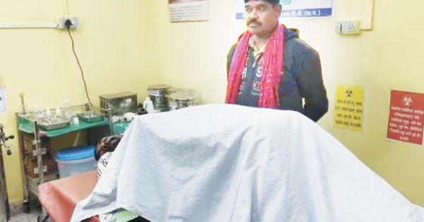 प्रेमिका को डराने युवक ने पैरों में लगाई आग, दोनों झुलसे