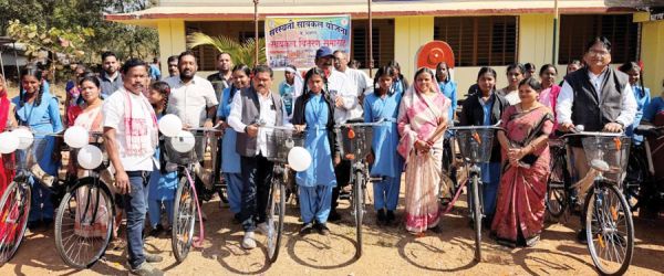 221 छात्राओं को साइकिल वितरण, शिक्षा को बढ़ावा देना पहली प्राथमिकता- विनायक
